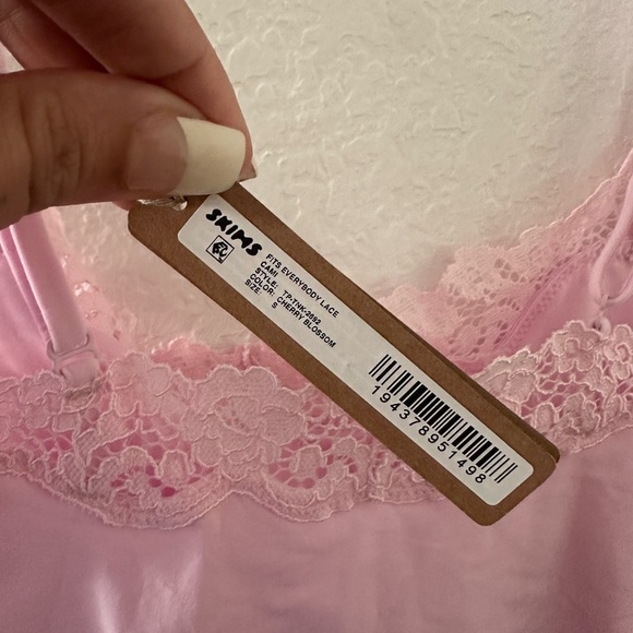 Skims fits everybody lace cami in cherry blossom - Picture 3 of 4